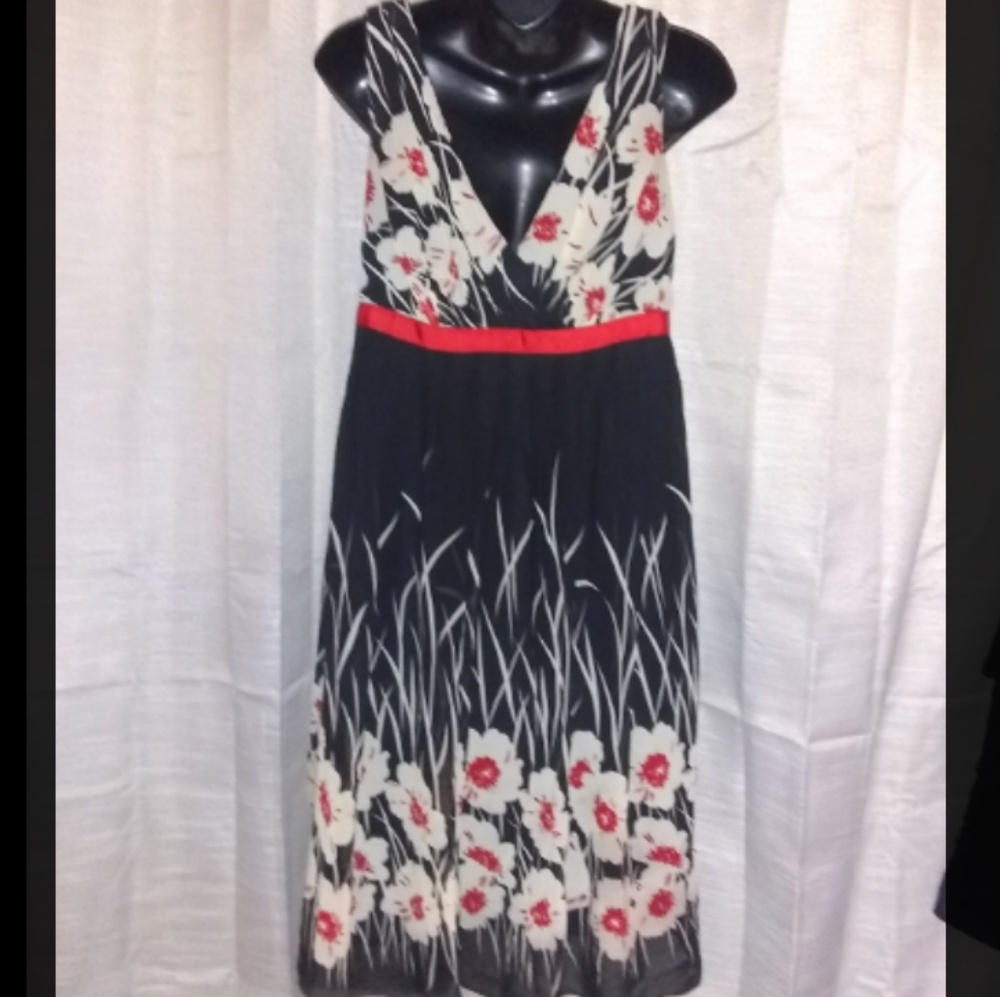 🌼DRESS BARN V-NECK FLORAL DRESS